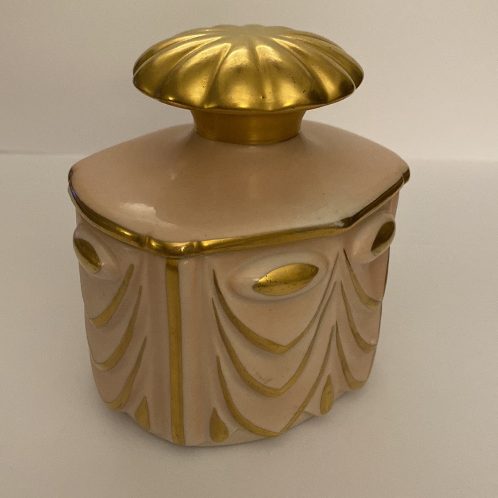 Carlin Comforts Art Deco Porcelain Draped Pink Dresser Accessory - Picture 4 of 10